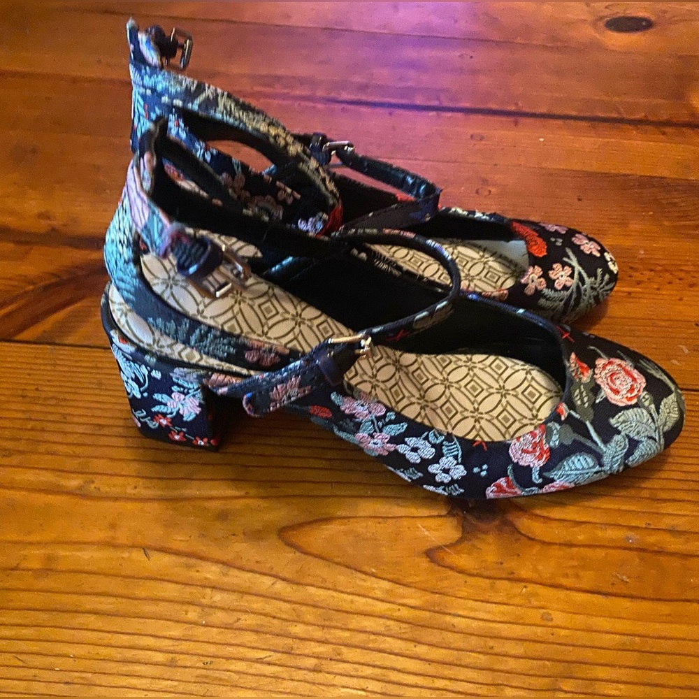 SOLD Floral brocade/tapestry block heel double ankle strappy shoes 7.5 - Picture 3 of 8